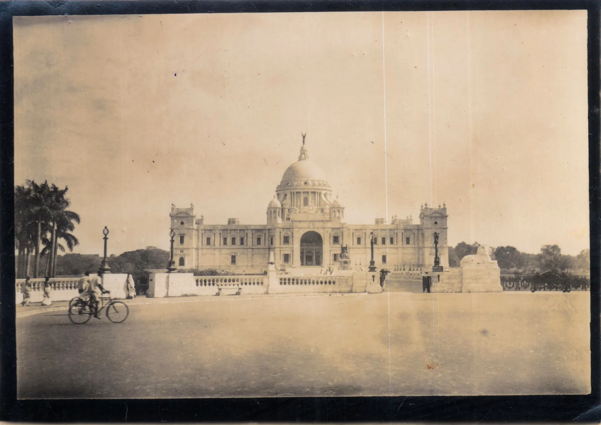 Victoria Memorial in Kolkata, a large marble building, pictured in the 1950s. Source: Al Jazeera/Moti Sing Srimal.